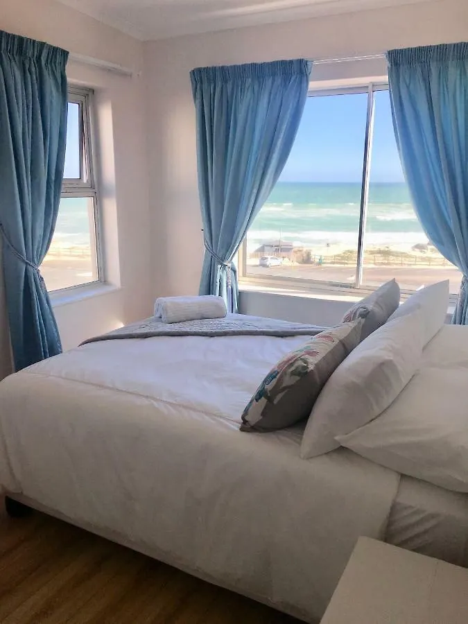 Stay In Atlantic Bloubergstrand