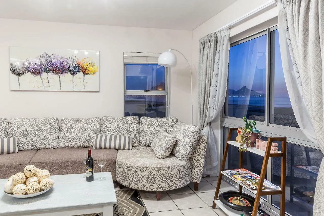Stay In Atlantic Bloubergstrand 0*,  South Africa