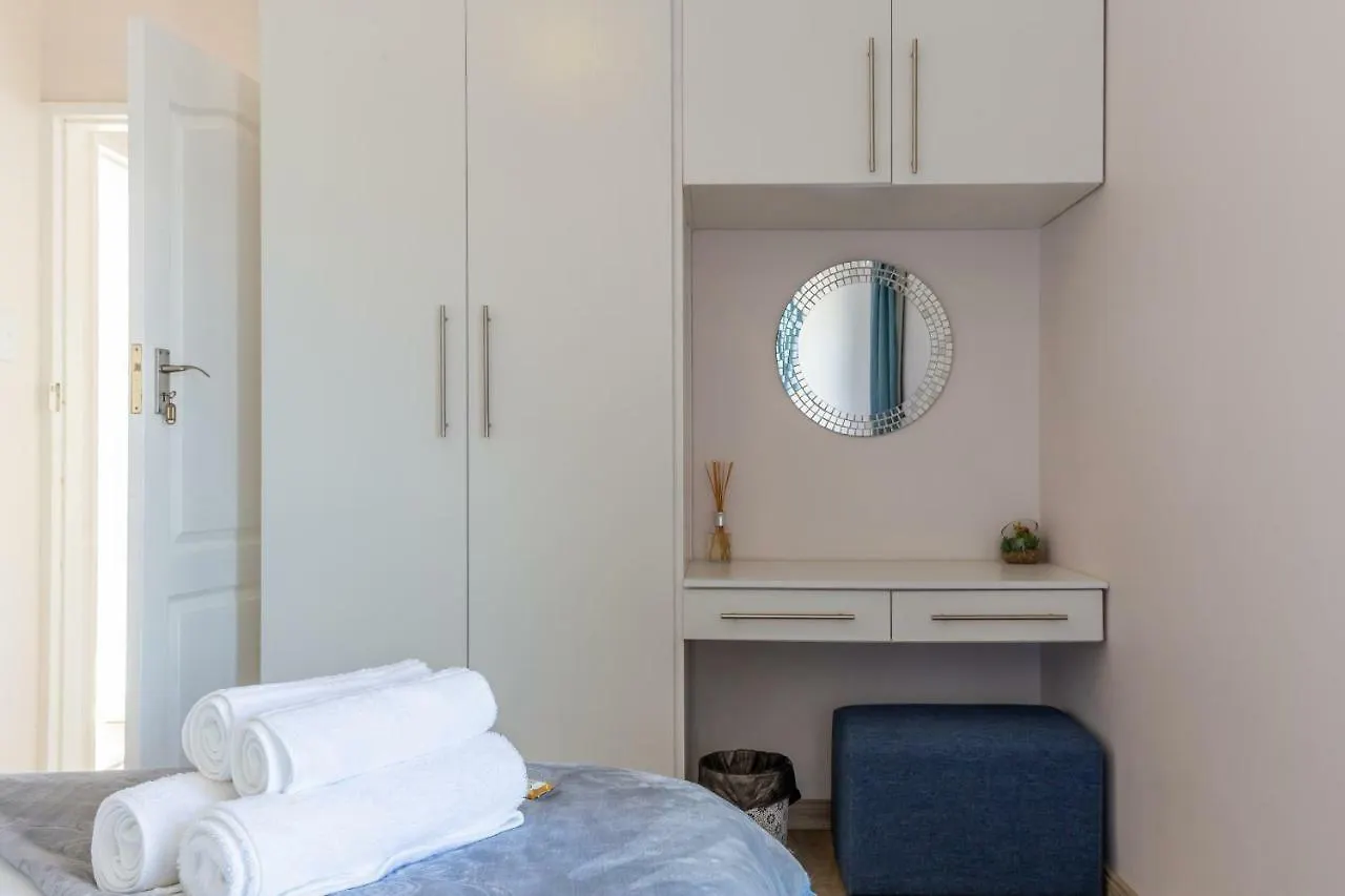 Stay In Atlantic Bloubergstrand 0*,